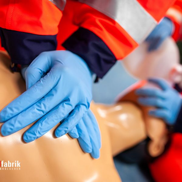 firstaid_15ACC048F-30DE-A0FB-8B5F-F128DE036305.jpg